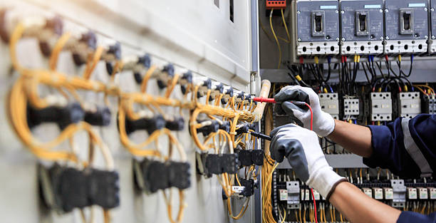 Professional Electrician technician working in Morris, IL